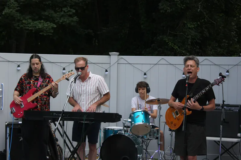 Atomsmasher at the pool party, photo 1