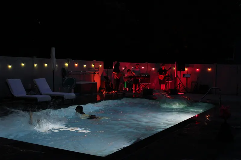 Atomsmasher at the pool party, photo 15